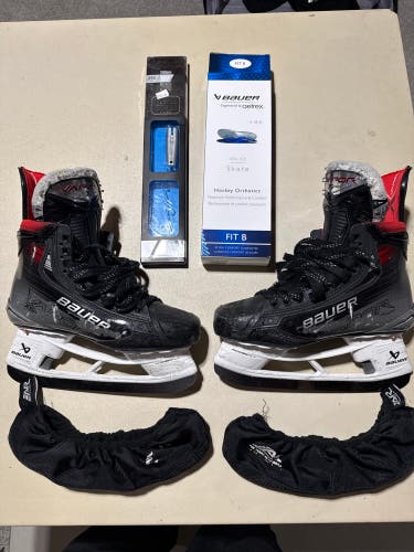 2023 Bauer Vapor X5 Pro Hockey Skates 6.5 (Used)