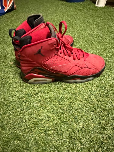 Red Unisex 4.5Y (Big Kids / Youth) Youth Air Jordan 1 Mid Shoes (Used)
