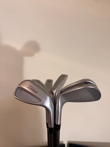 Men's 2025 Titleist 2025 T150 Right Handed Iron Set Regular Flex Graphite Shaft 6 Pieces (Used)