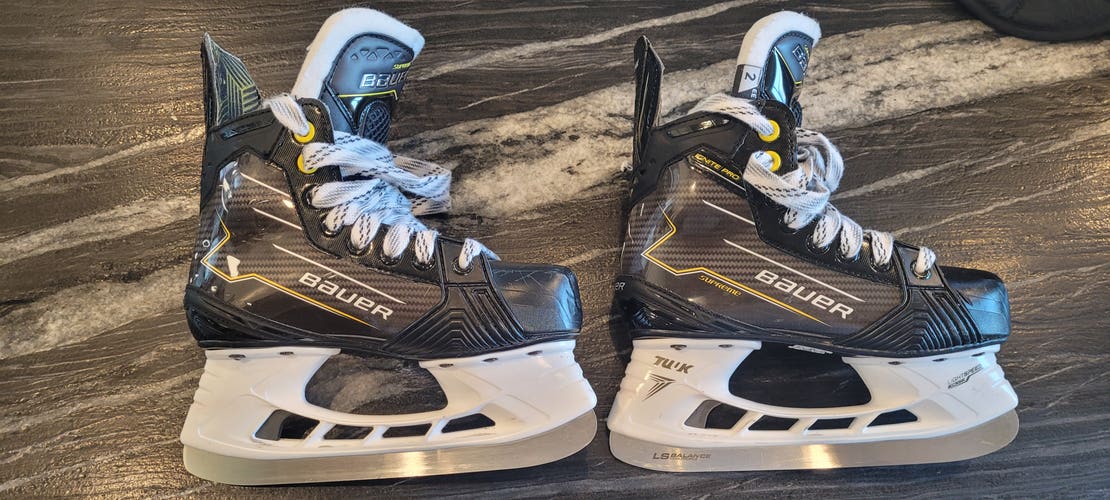 Black 2025 Bauer Supreme Ignite Pro Hockey Skates Extra Wide Width Size 2 (Used)