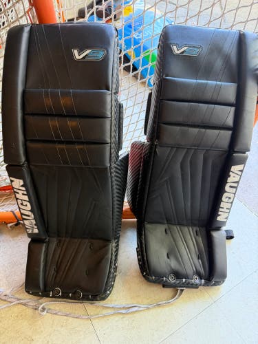 26" Vaughn Velocity V9 Goalie Leg Pads (Used)