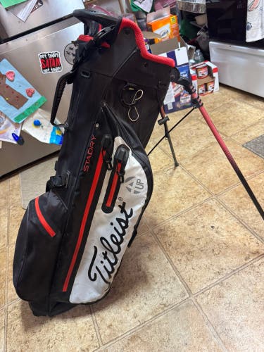 Titleist StaDry 4 Up Stand Golf Bag Black Red White 3 Way Divider Carry Used