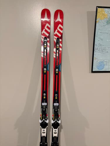 Men's Atomic FIS SG Skis—very fast Dozens Of Cycles.