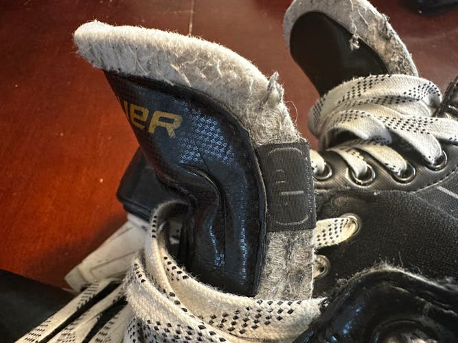 Bauer Supreme S170 Hockey Goalie Skates Regular Width Size 1 (Used)