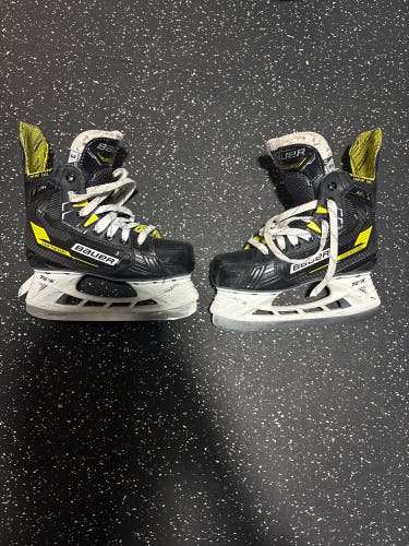 Bauer Supreme M4 Hockey Skates Size 3 EE