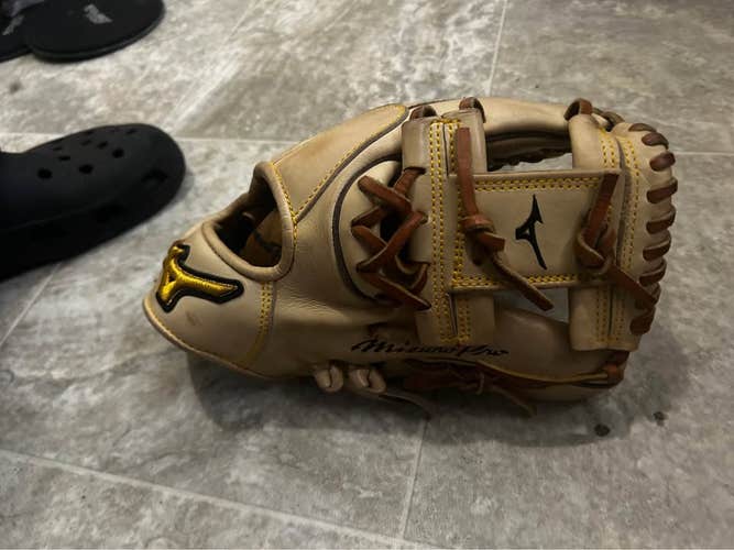 Mizuno Pro(model GMP2-400s) RH Infield Pro Baseball Glove 11.5" (Used)