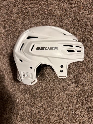 White Medium Bauer Re-Akt 155 Helmet