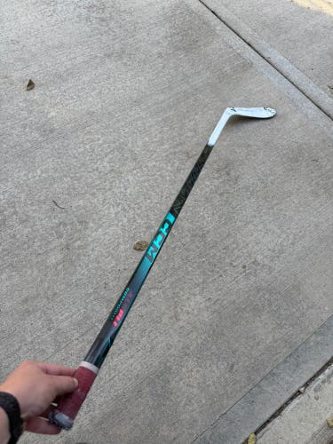 Senior CCM Vizion Right Handed Hockey Stick P28 85 Flex (Used)