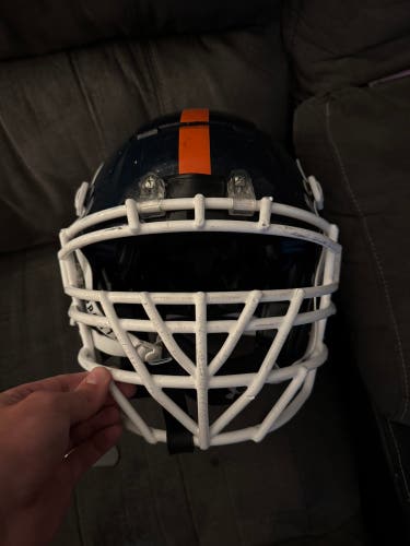 Youth Medium Schutt F7 LX1 Helmet (Used)