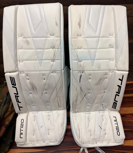 26" True Catalyst Nitro Goalie Leg Pads (Used) Junior 26+2