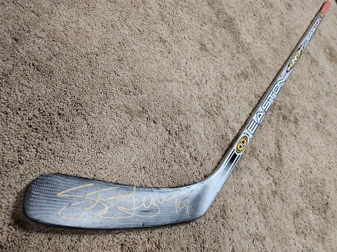 STEVE YZERMAN 01'02 Signed Cup Season Detroit Red Wings Game Used Hockey Stick