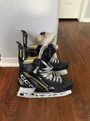 2022 CCM AS-V PRO Hockey Skates Wide Width 7.5 (Used)