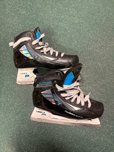 2021 True TF7 Hockey Goalie Skates Regular Width 8.5 (Used)