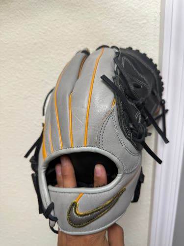 Nike Sha/do Edge RH Pitcher's Baseball Glove 12" (Used)