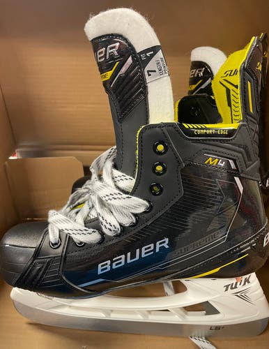 New Bauer Supreme M4 Hockey Skates Size 7 Fit 1