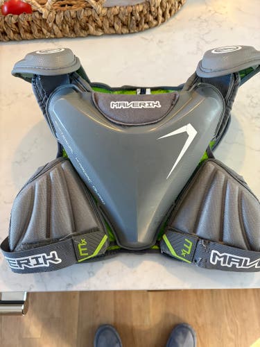 Maverik MX Shoulder Pads (Used); size Medium