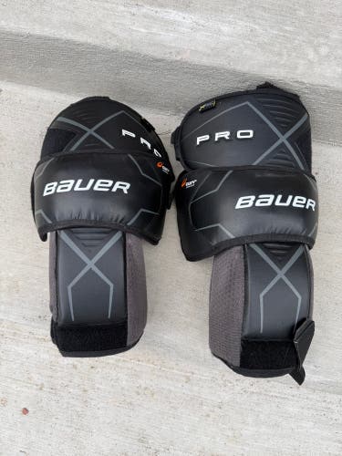 Senior Bauer Pro Knee Pads (Used)