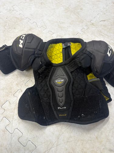 Medium Junior CCM Tacks 6052 Shoulder Pads (Used)