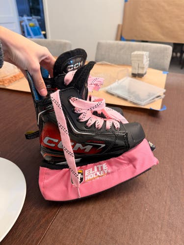 Black CCM JetSpeed FT890 Hockey Skates Regular Width 10.5 (Used)