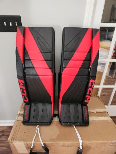 34" CCM EFlex 7 Goalie Leg Pads (New)