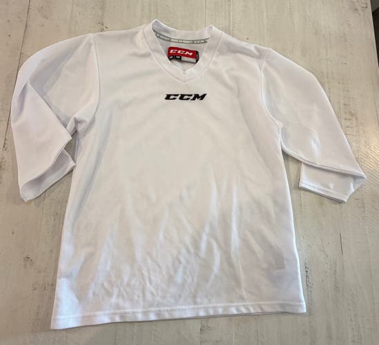 Youth Small/Medium Blank CCM Jersey (Used)