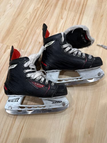 2014 CCM RBZ Hockey Skates Size 2.5 (Used)