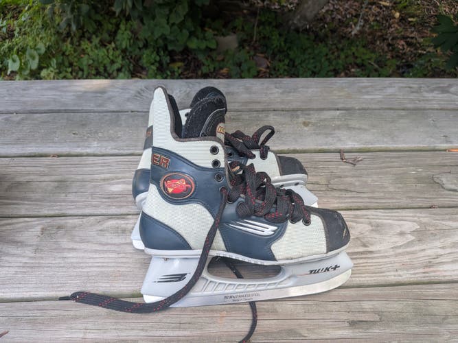 Bauer Vapor 4 Hockey Skates Regular Width 8.5 (Used)