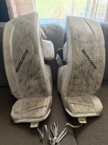 Small Bauer Vapor X700 Goalie Leg Pads (Used)