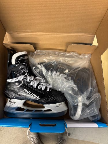 NEW Bauer Supreme Matrix Hockey Skates Size 7.5 Fit 2