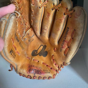 Professional Model ME711 Expos RHT Glove 11.5" (Used)