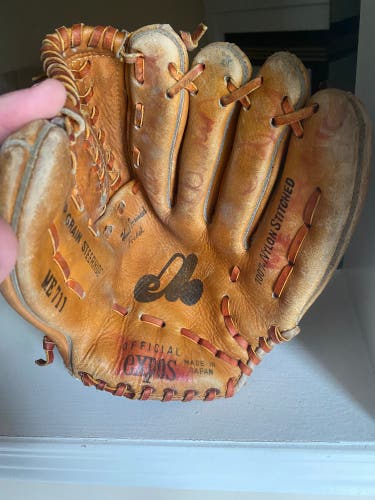 Professional Model ME711 Expos RHT Glove 11.5" (Used)