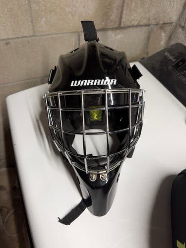 Senior Warrior Ritual RF2 Goalie Mask-M/L (Used)