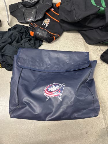 NHL CBJ SKATES JRZ Bag (Used)