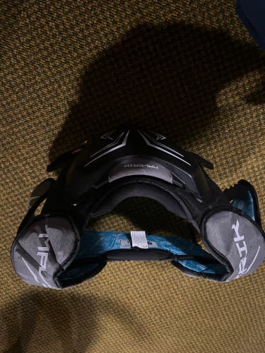 XS Youth Maverik MAX EKG Shoulder Pads (Used)