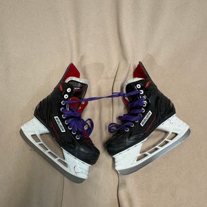 Black Bauer NSX Hockey Skates Regular Width Size 4.5 (Used)