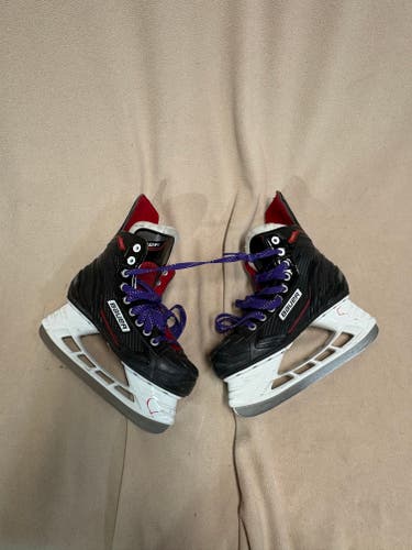 Black Bauer NSX Hockey Skates Regular Width Size 4.5 (Used)