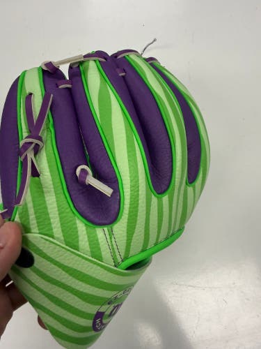 Wilson A200 RH Baseball Glove 10" (New)