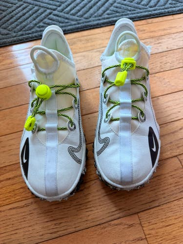 Nike Future Field Turf Shoes
Size 4Y