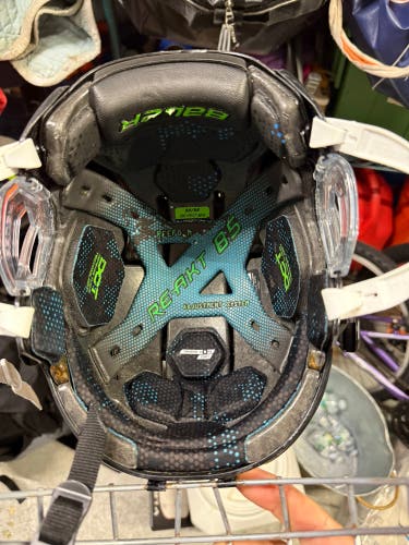 Medium Bauer Re-Akt 85 Helmet (Used)