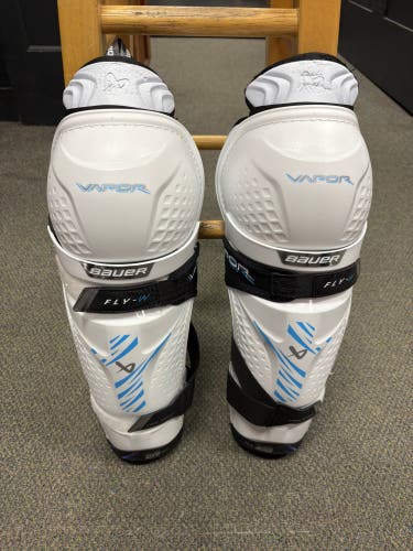 Senior Bauer Vapor Flylite 13.5" Shin Pads (New)