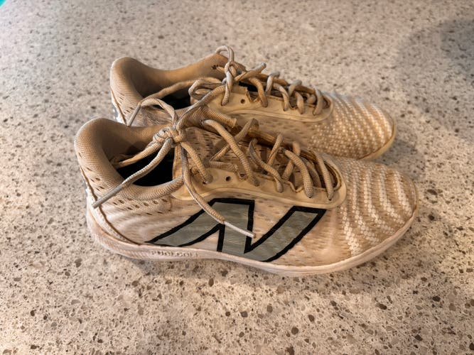 White Men's Size M 6.0 (W 7.0) Adult New Balance 4040v7 Low Top Molded Cleats (Used)