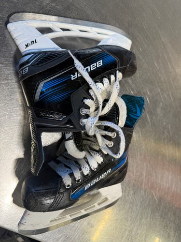 Bauer BAUER X Hockey Skates Regular Width Size 2 (Used)