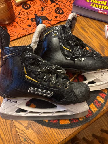 2018 Bauer Supreme 2S Hockey Skates Regular Width Size 5.5 (Used)