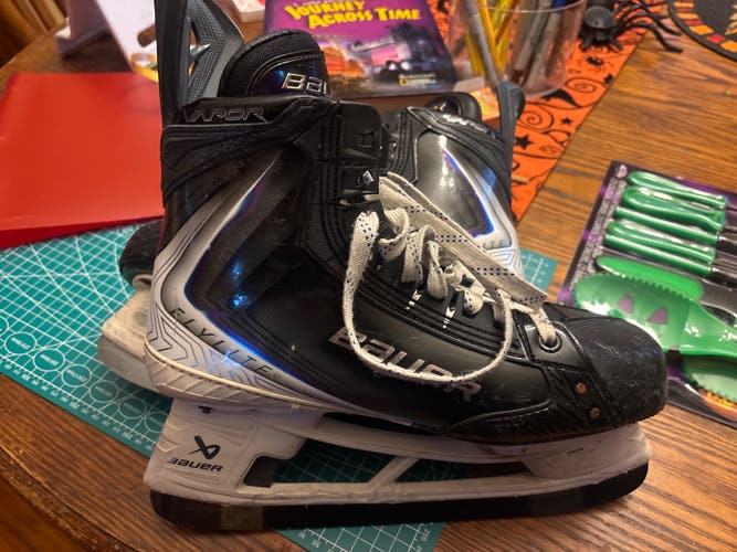 2025 Bauer Vapor Flylite Hockey Skates 8.5 (Used)