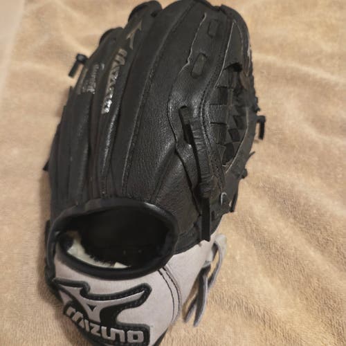 Mizuno RH PowerClose Prospect Chipper Jones Baseball Glove 10" (Used)