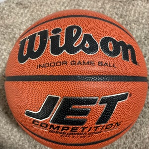 Women's Wilson Jet Basketball (Used) Size 6 28.5”