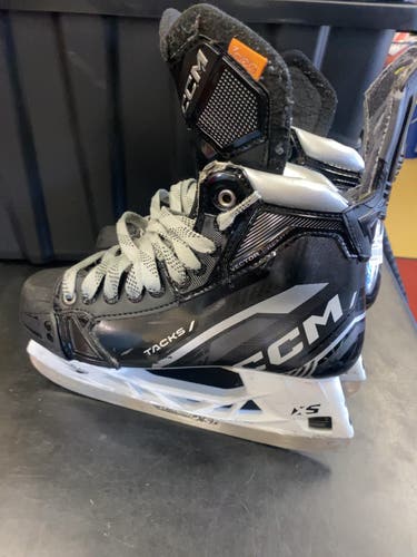 CCM Tacks Vector Premier Ice Hockey Skates - Size 7 Regular