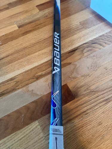 Senior Bauer Vapor Flylite Right Handed Hockey Stick P28 77 Flex (Used)