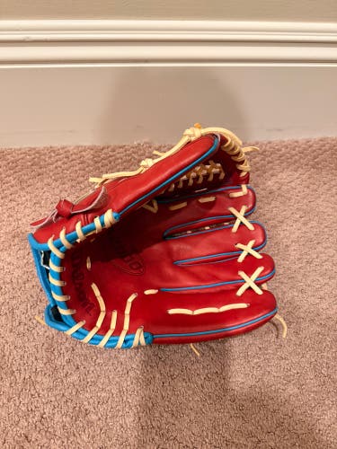 Wilson A2000 D33 RH Infield Baseball Glove 11.75" (Used)