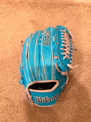 Wilson A2000 D25 RH Pitcher's Baseball Glove 12.25" (Used)